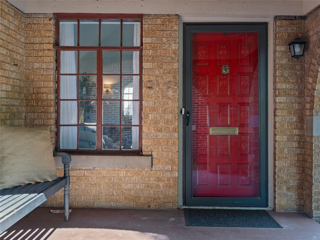 212 Edgemere Court