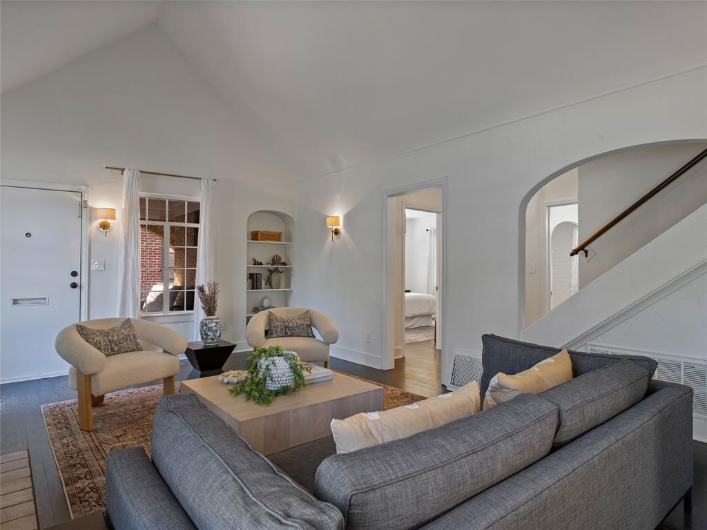 212 Edgemere Court