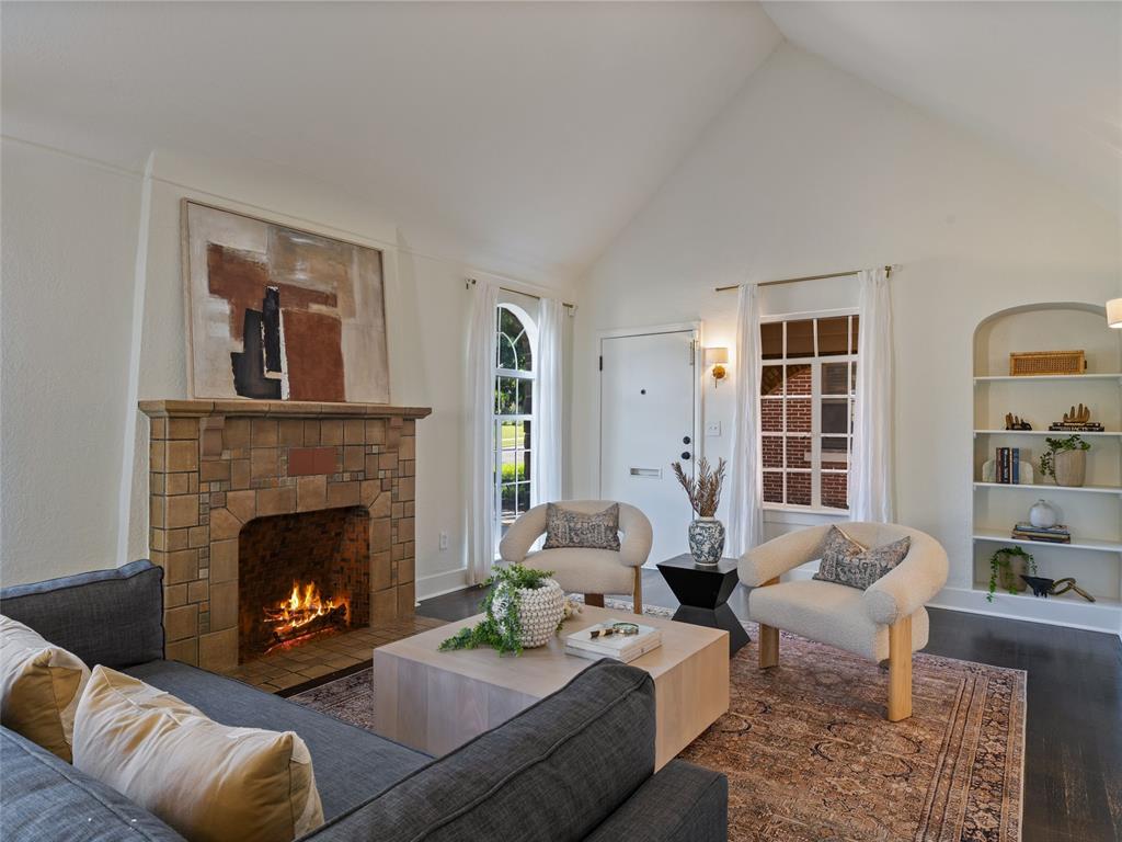 212 Edgemere Court