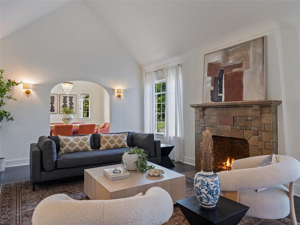 212 Edgemere Court