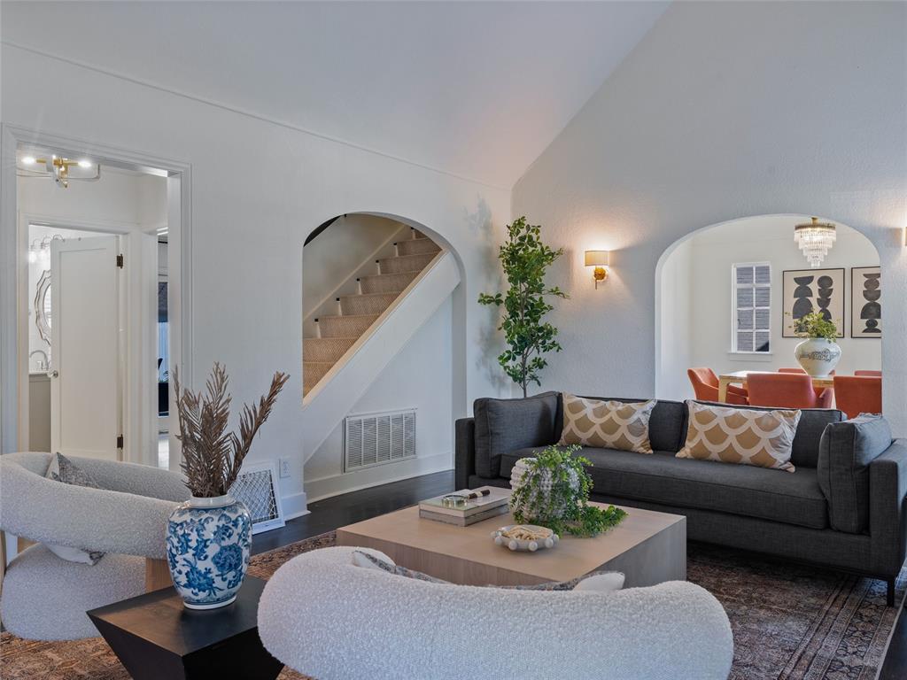 212 Edgemere Court