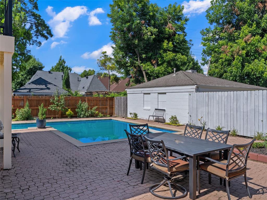 212 Edgemere Court