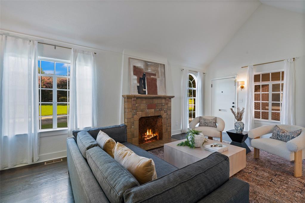 212 Edgemere Court