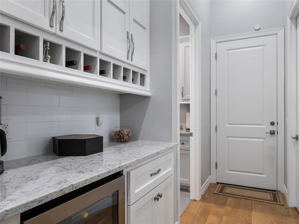 2924 Wood Thrush Way