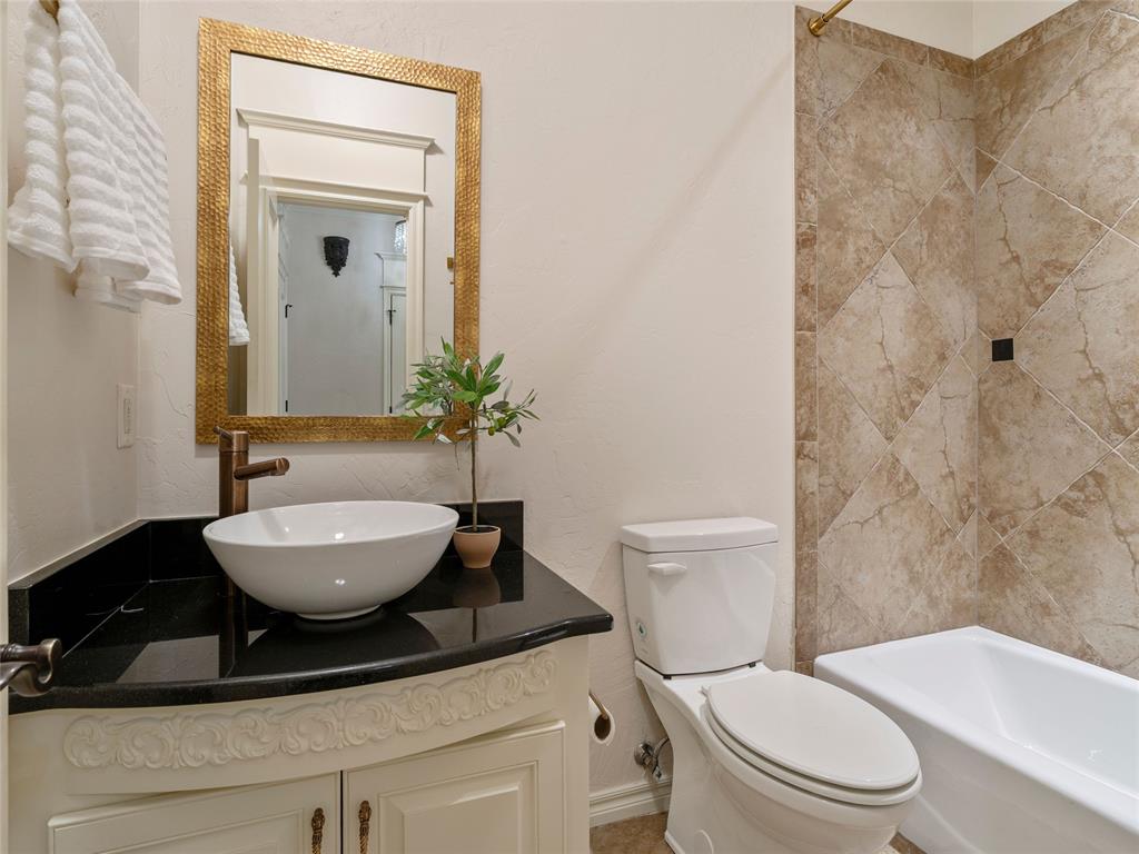 6208 Waterford Boulevard Unit: 112