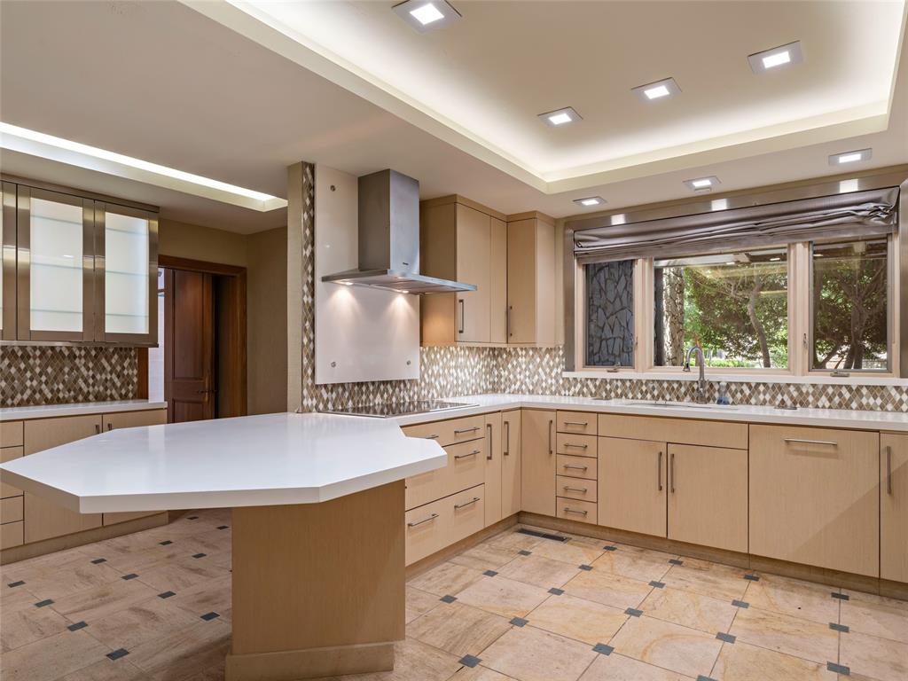 7201 N Country Club Drive