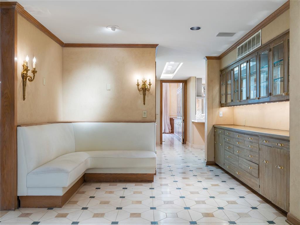 7201 N Country Club Drive