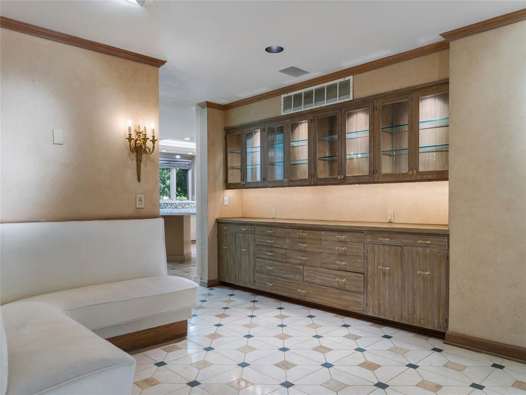 7201 N Country Club Drive