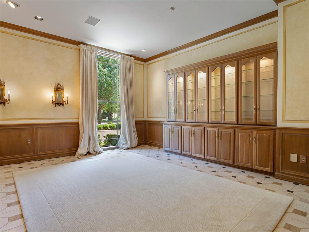 7201 N Country Club Drive