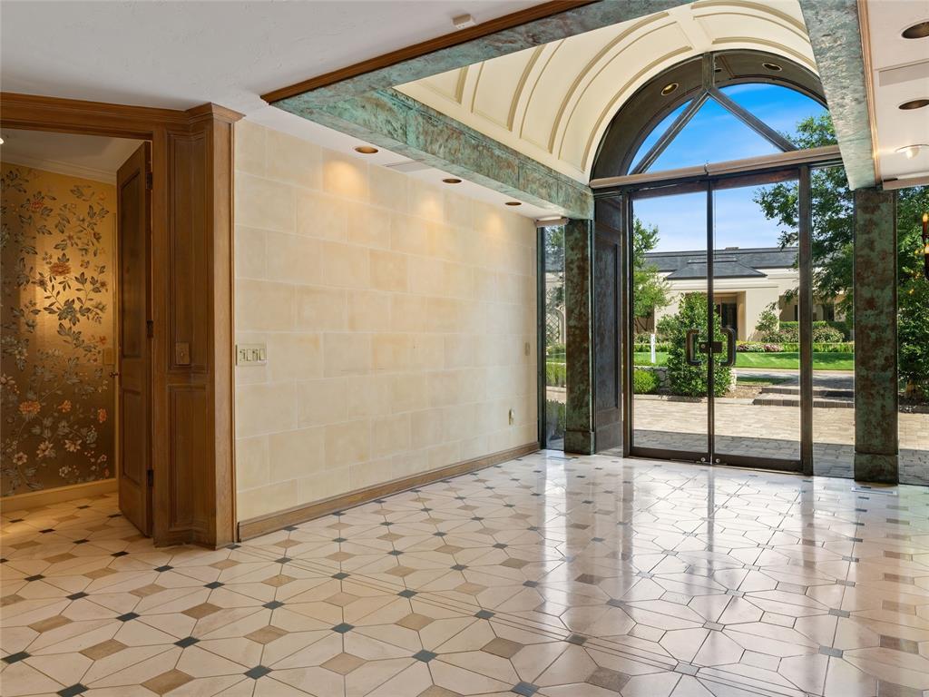 7201 N Country Club Drive