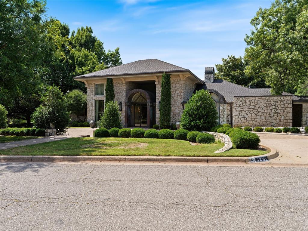 7201 N Country Club Drive