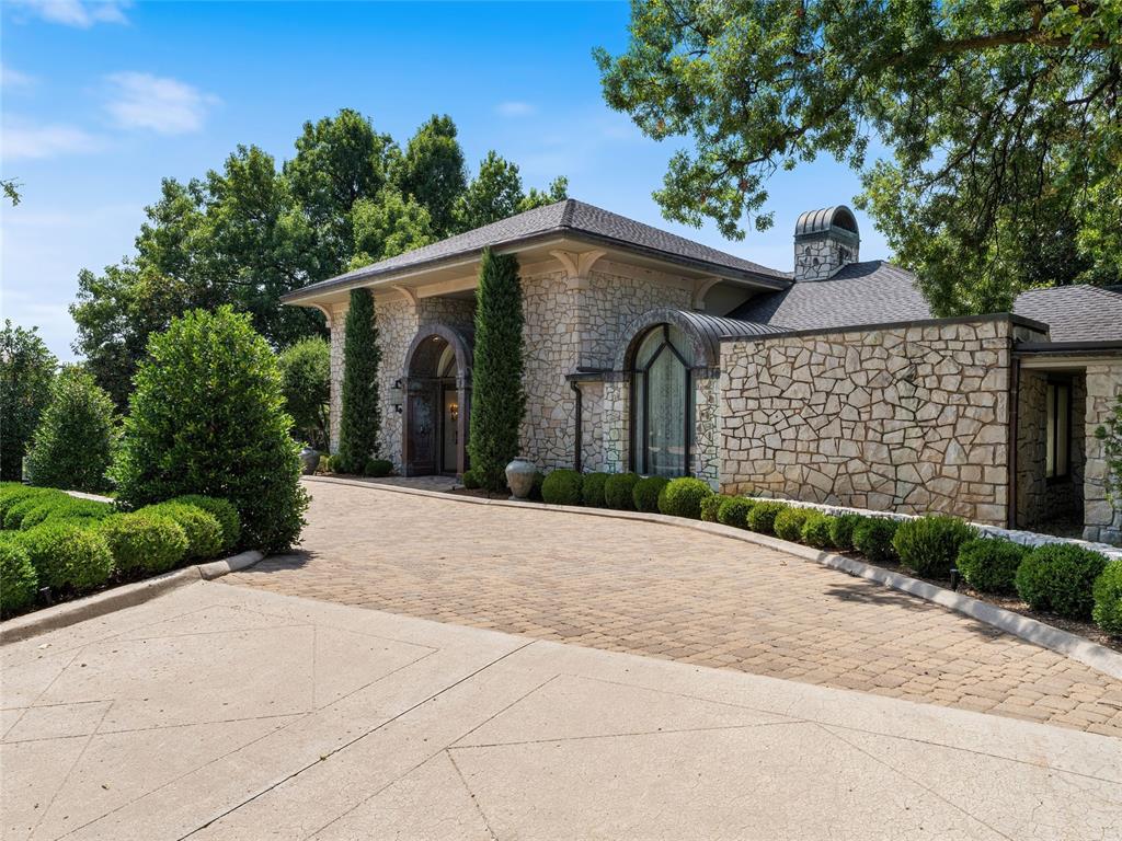 7201 N Country Club Drive