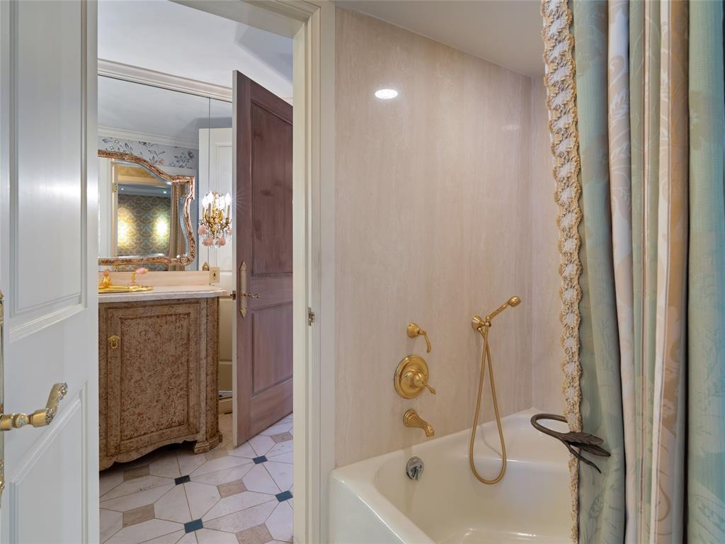 7201 N Country Club Drive