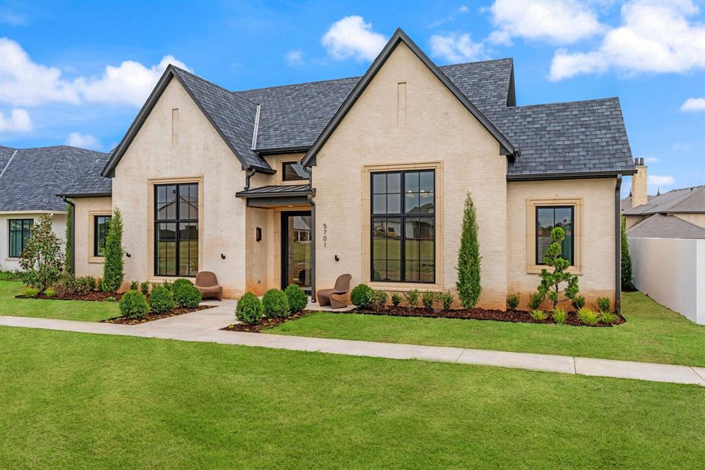 5701 Promenade Square