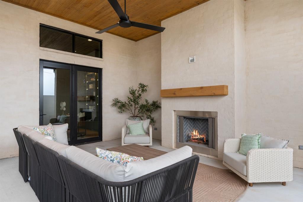 5701 Promenade Square
