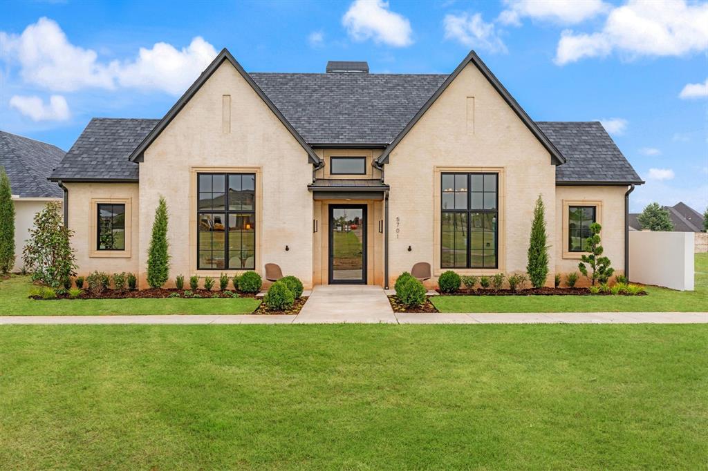 5701 Promenade Square