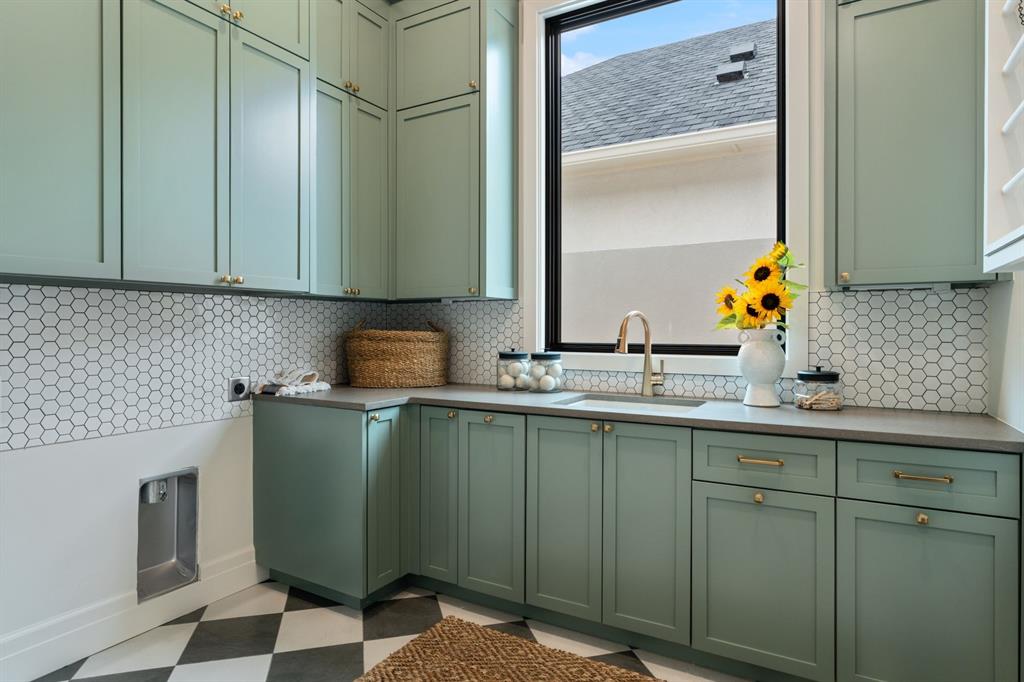 5701 Promenade Square