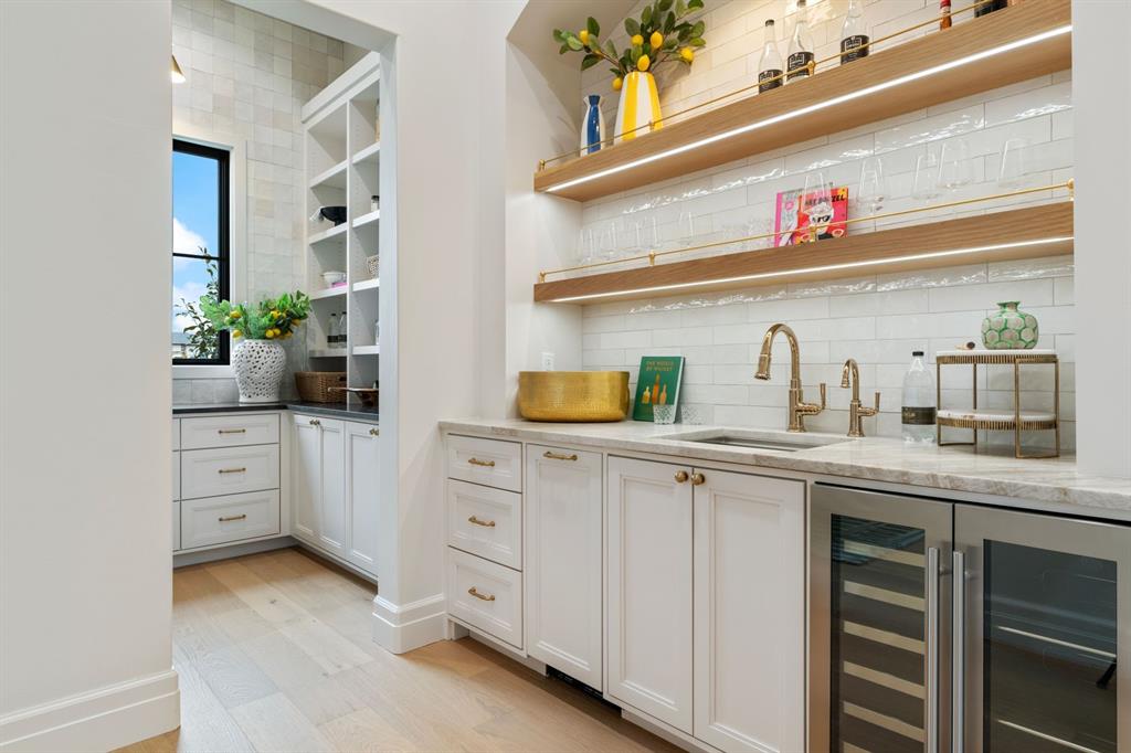 5701 Promenade Square