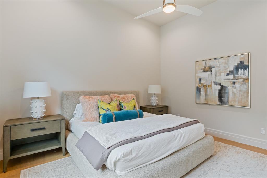 5701 Promenade Square