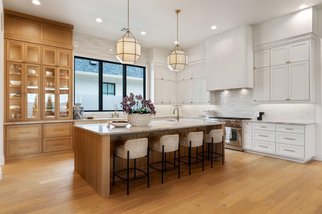 5701 Promenade Square