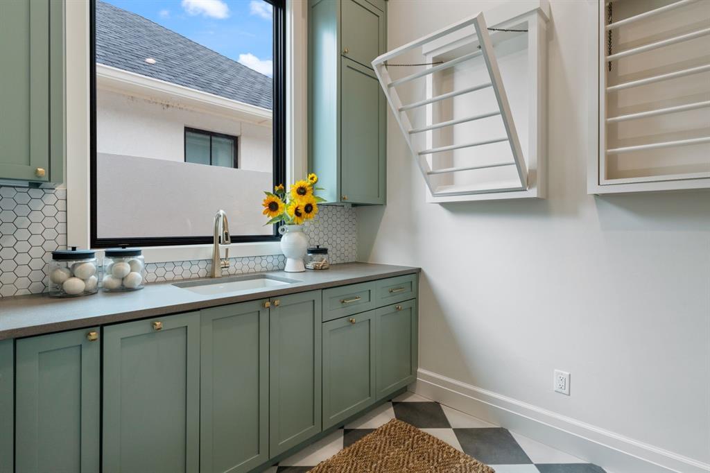 5701 Promenade Square