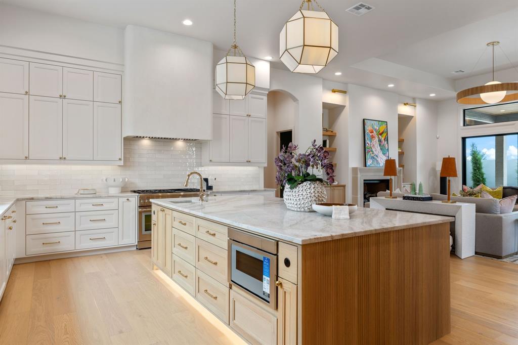 5701 Promenade Square