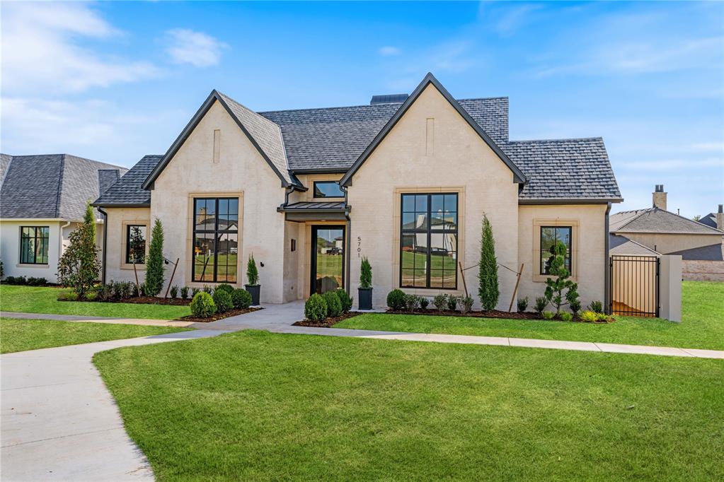 5701 Promenade Square