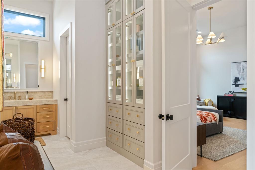 5701 Promenade Square