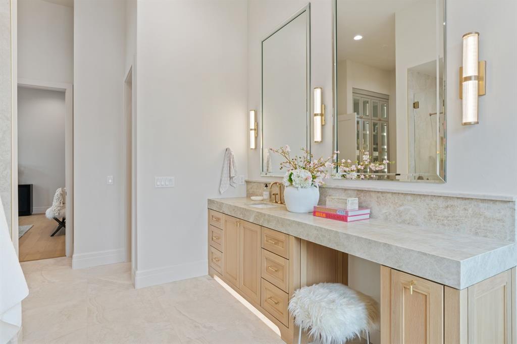 5701 Promenade Square