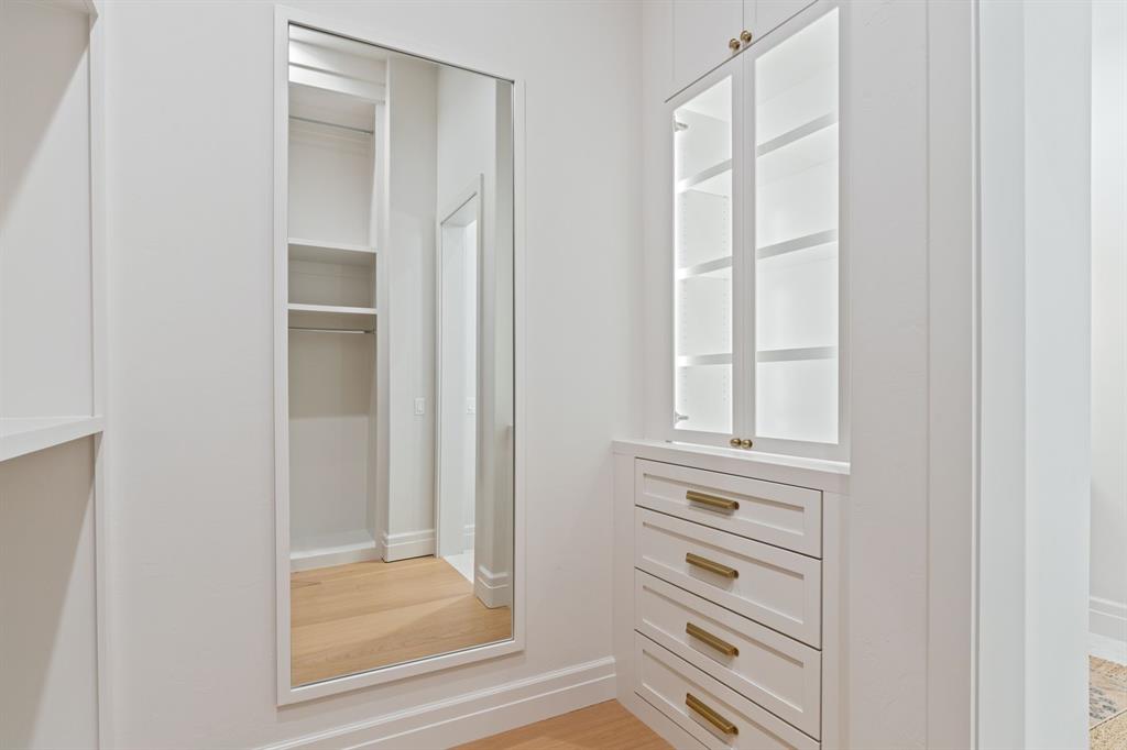 5701 Promenade Square