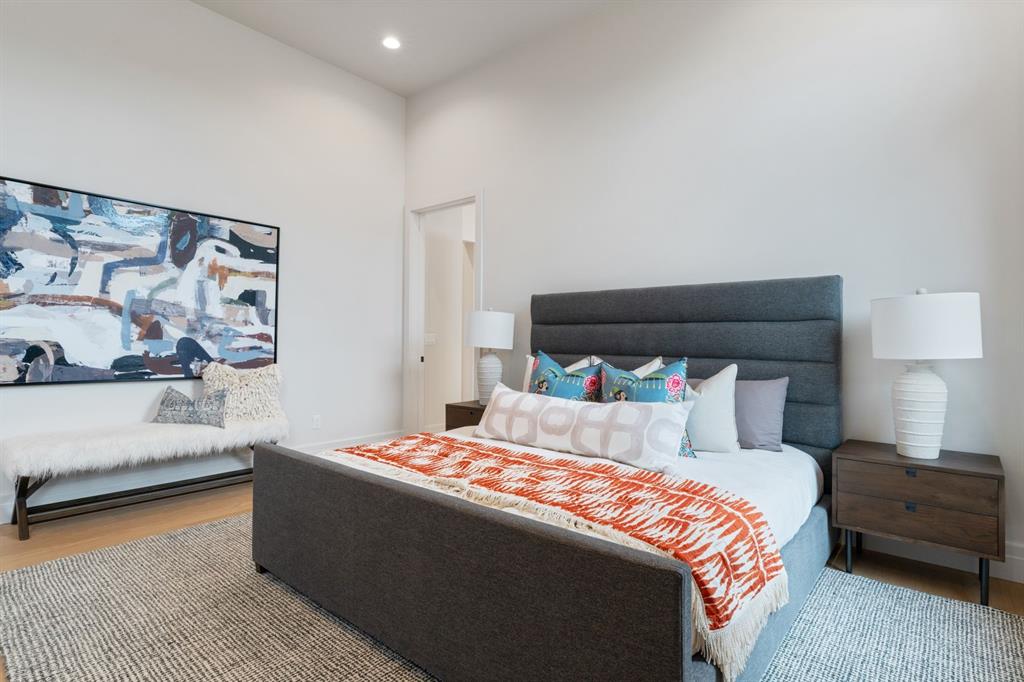 5701 Promenade Square