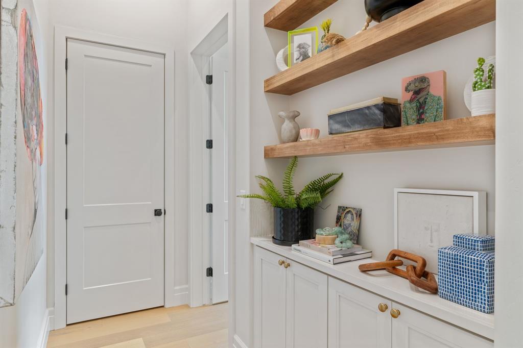 5701 Promenade Square