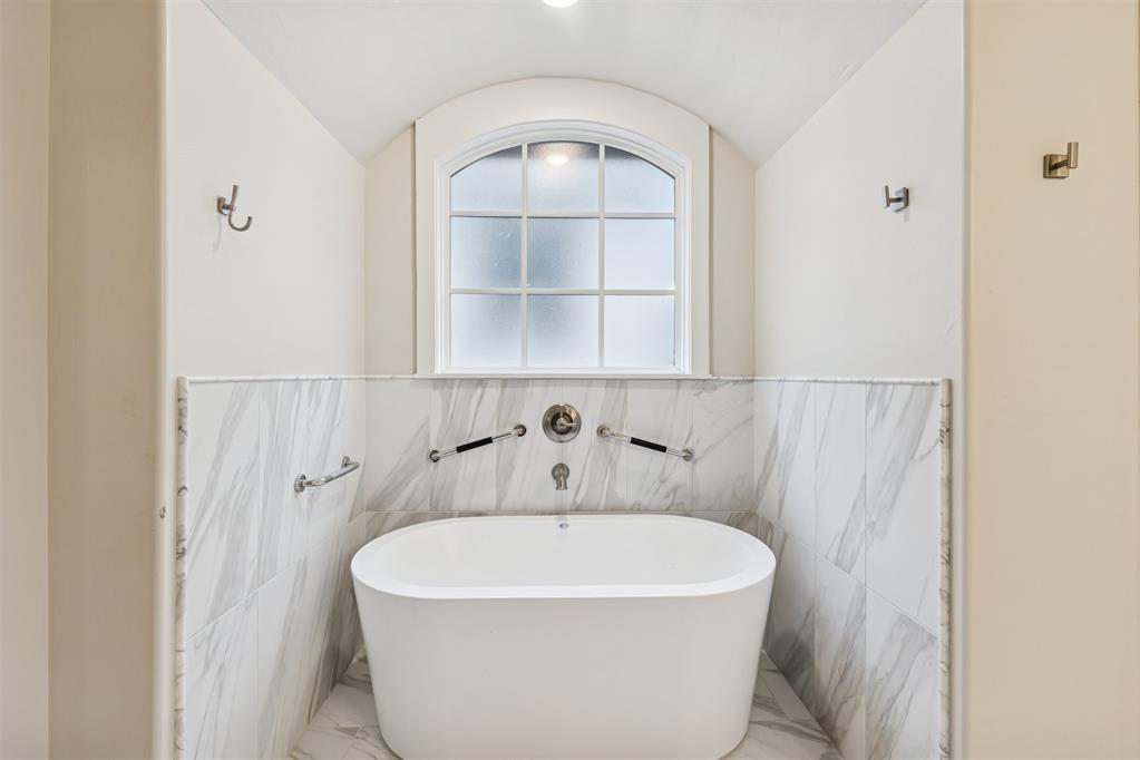 5541 Cottontail Lane