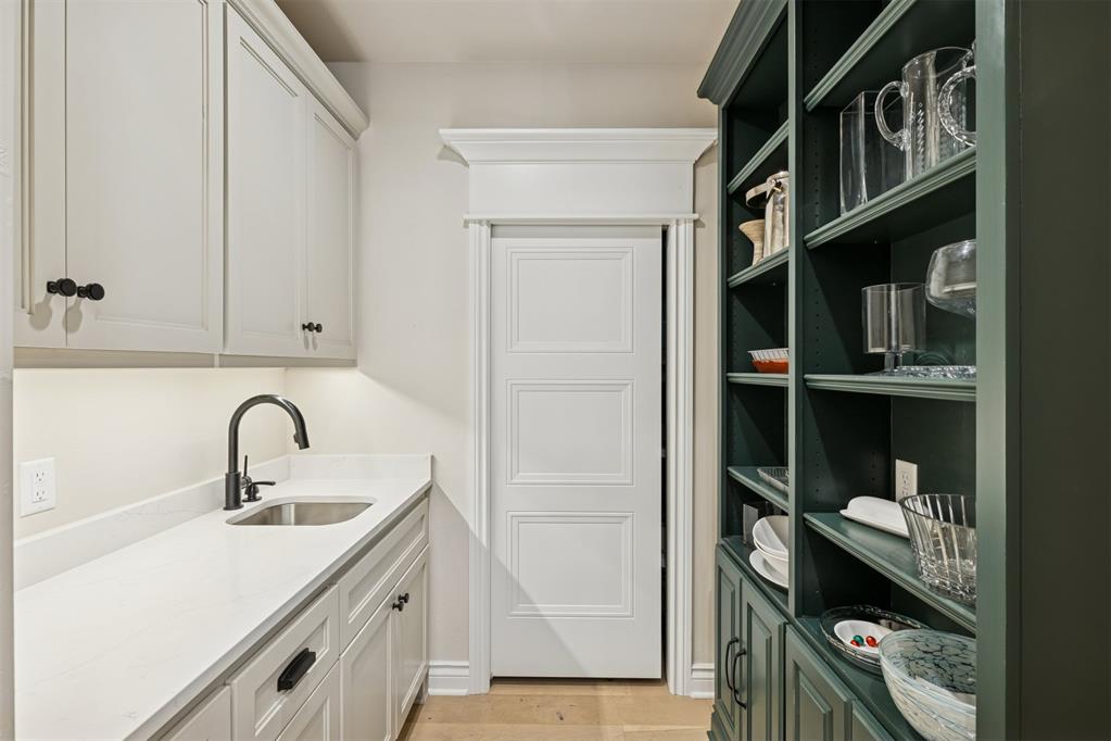 5541 Cottontail Lane