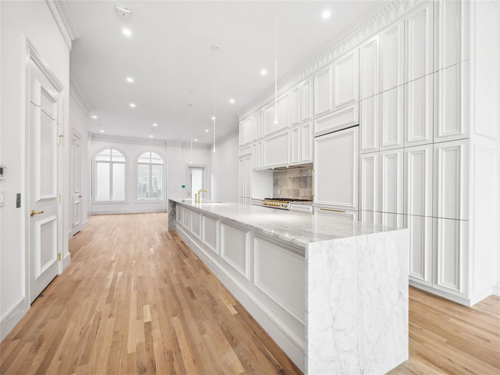 6100 NW Grand Boulevard Unit: 6103