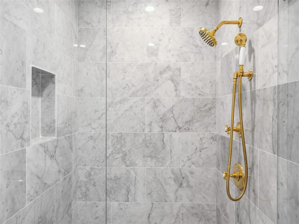 6100 NW Grand Boulevard Unit: 6103