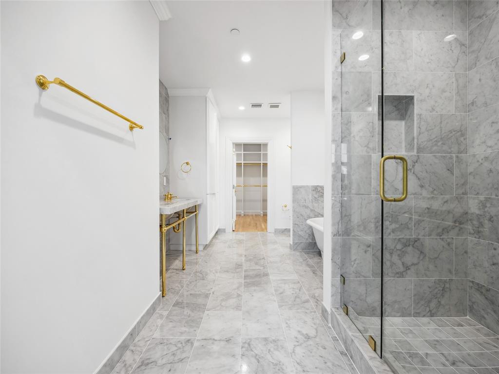 6100 NW Grand Boulevard Unit: 6103