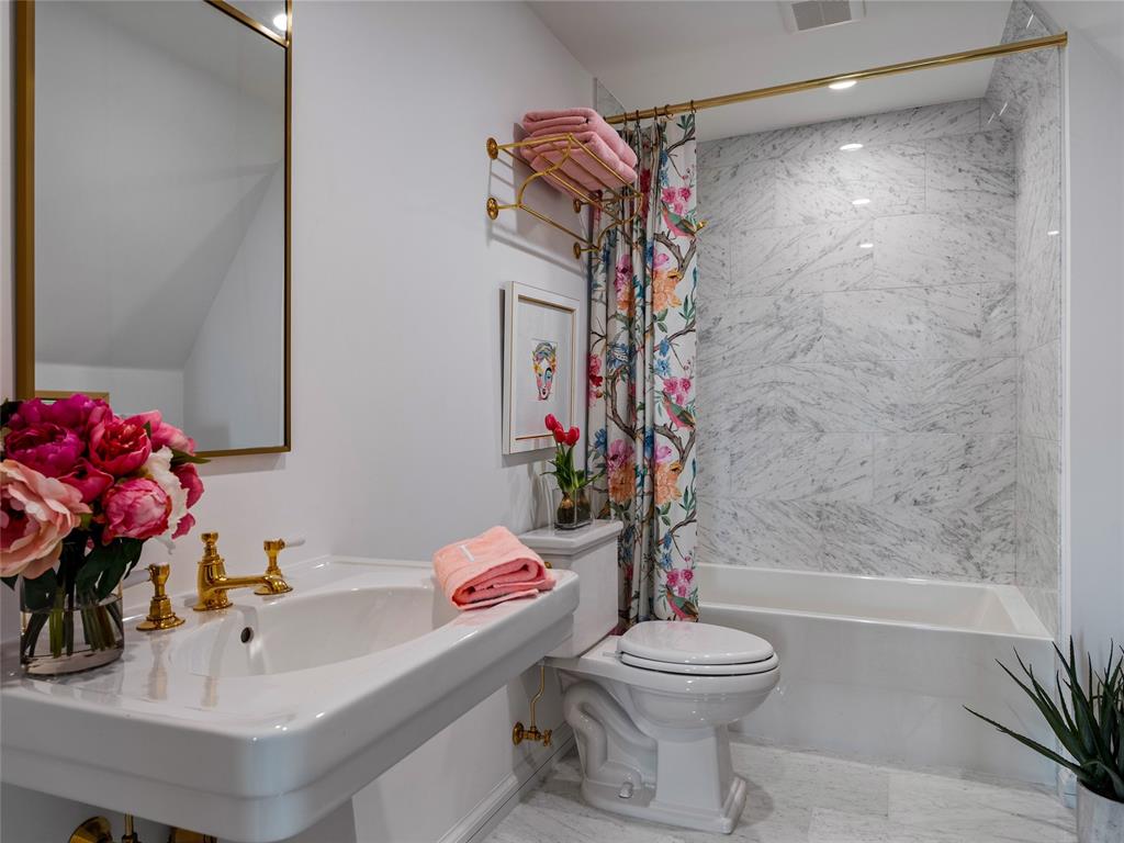 6119 NW Grand Boulevard