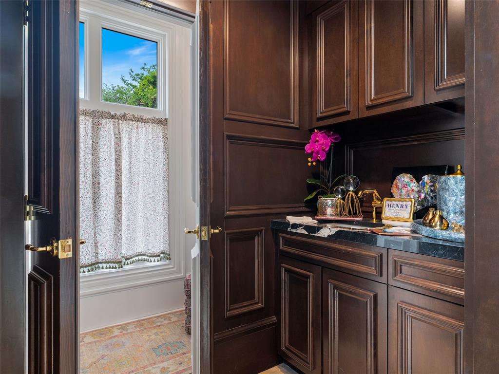 6119 NW Grand Boulevard