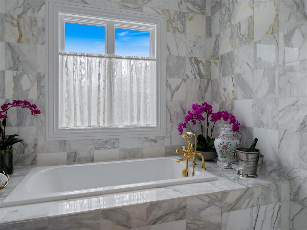 6119 NW Grand Boulevard