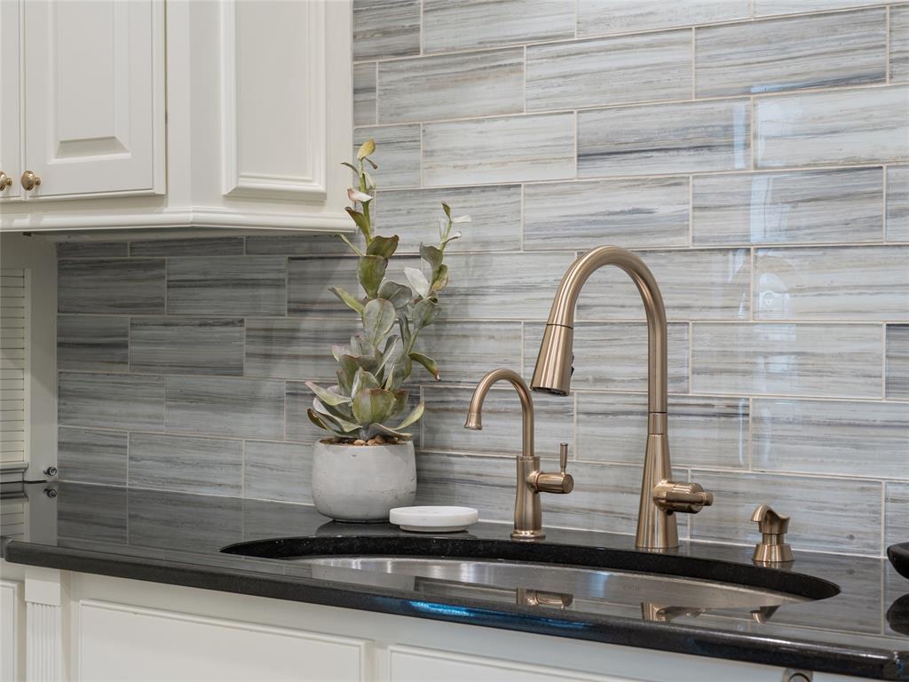 6208 Waterford Boulevard Unit: 112