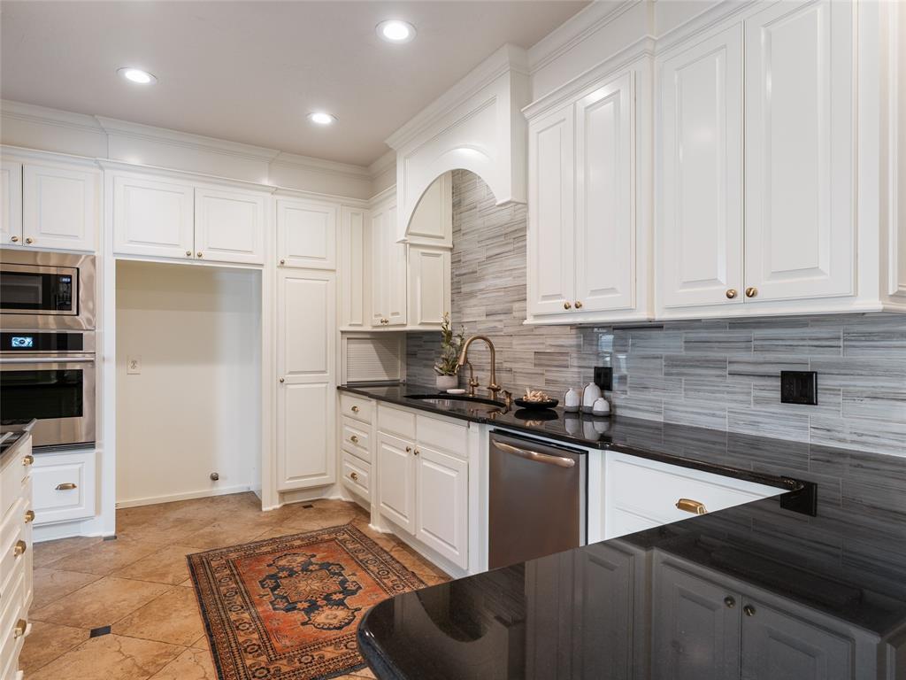 6208 Waterford Boulevard Unit: 112