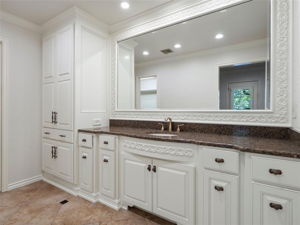 6208 Waterford Boulevard Unit: 112