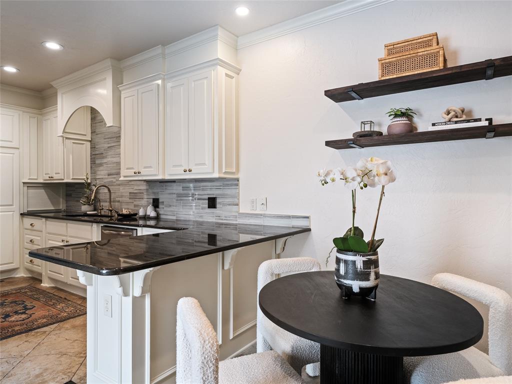 6208 Waterford Boulevard Unit: 112