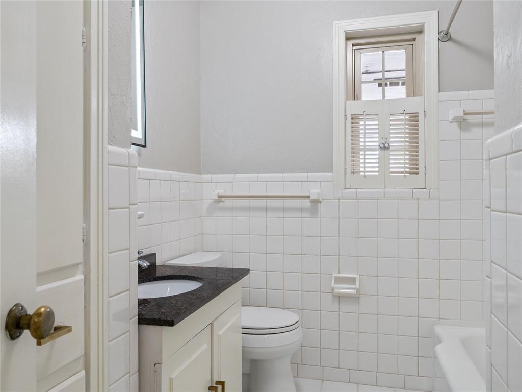 1835 Drakestone Avenue