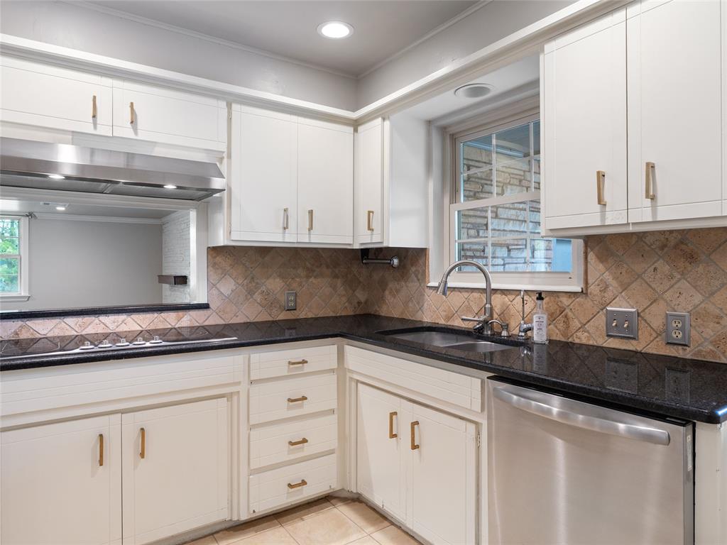 1835 Drakestone Avenue