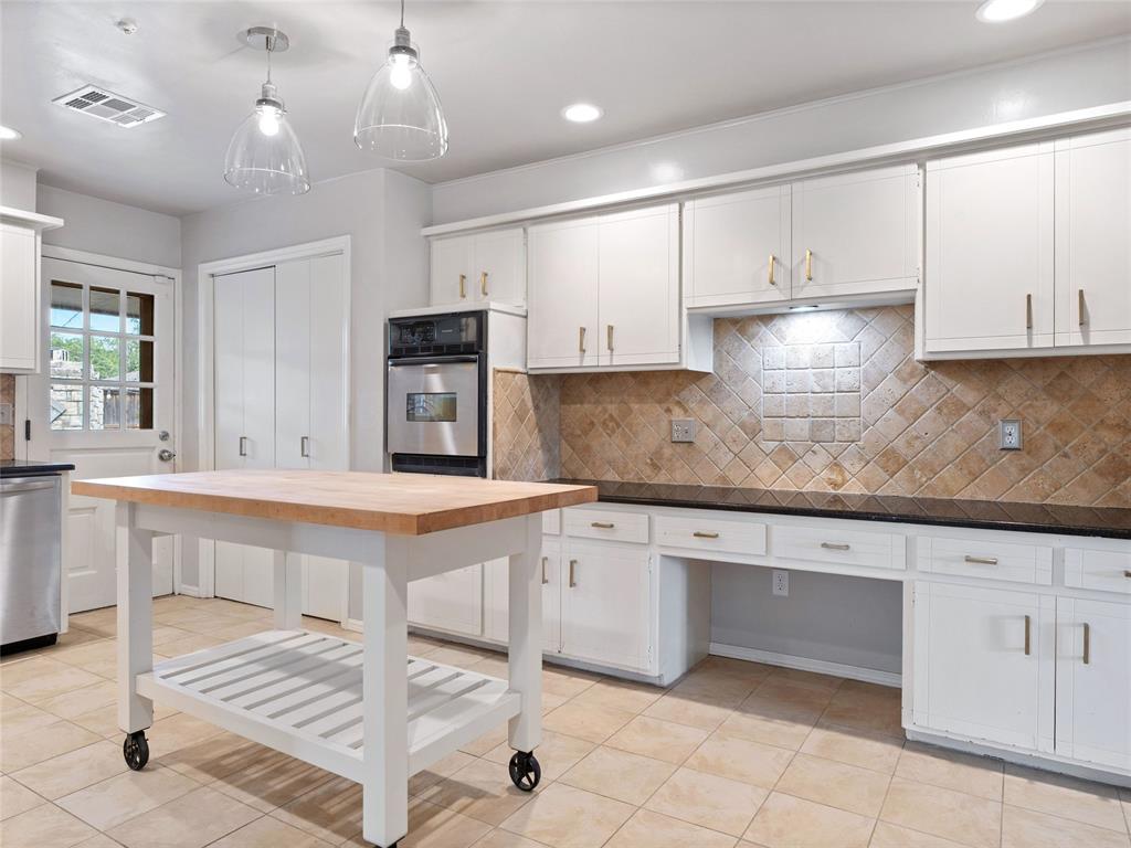 1835 Drakestone Avenue