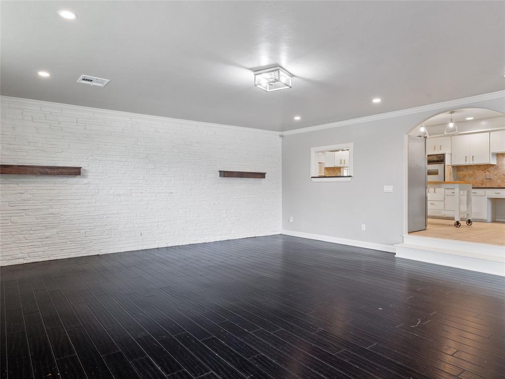 1835 Drakestone Avenue