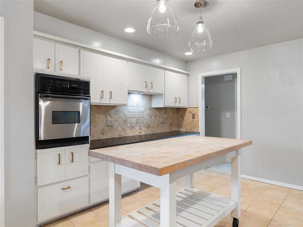 1835 Drakestone Avenue