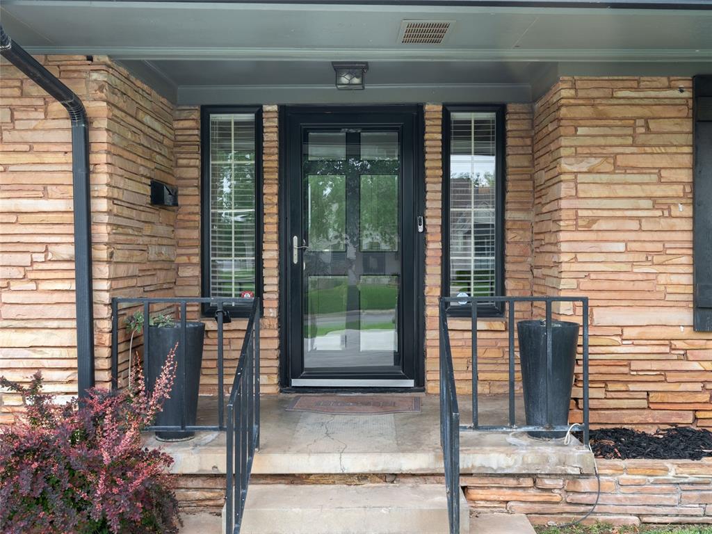 1835 Drakestone Avenue